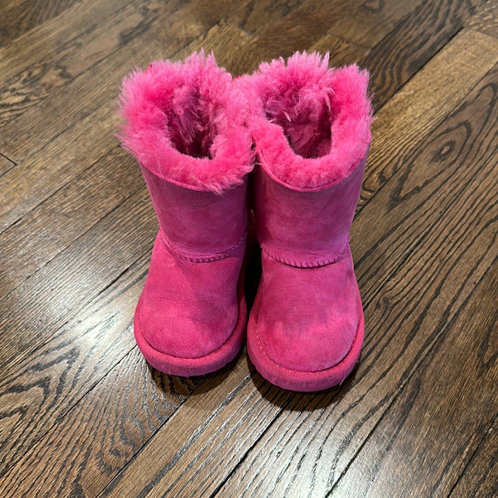 Ugg Kids Bailey Bow Shoe - size 6 (toddler)